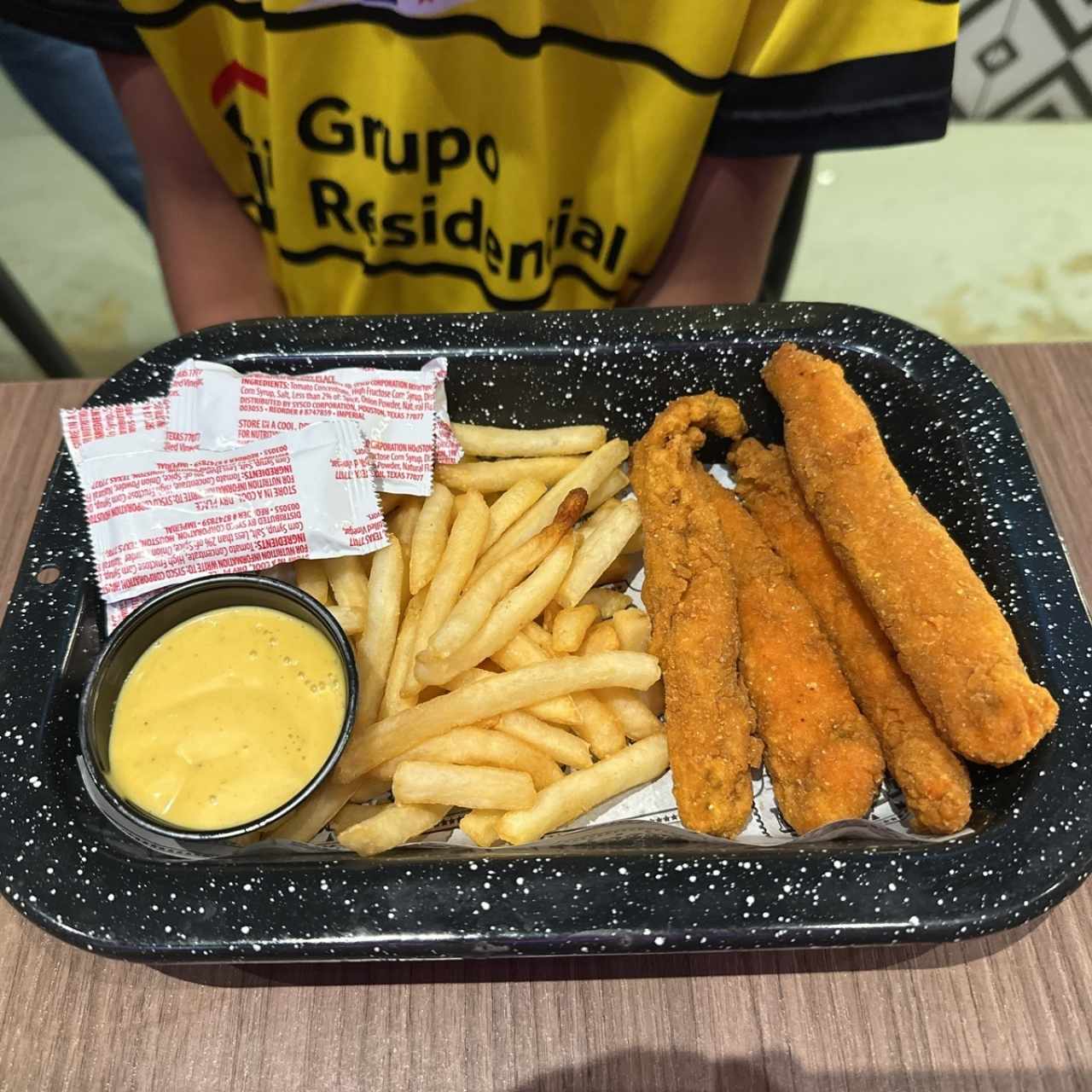 Chicken Fingers con Papas