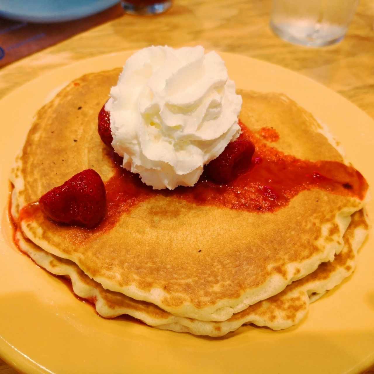 Buttermilk Pancake con Fresas