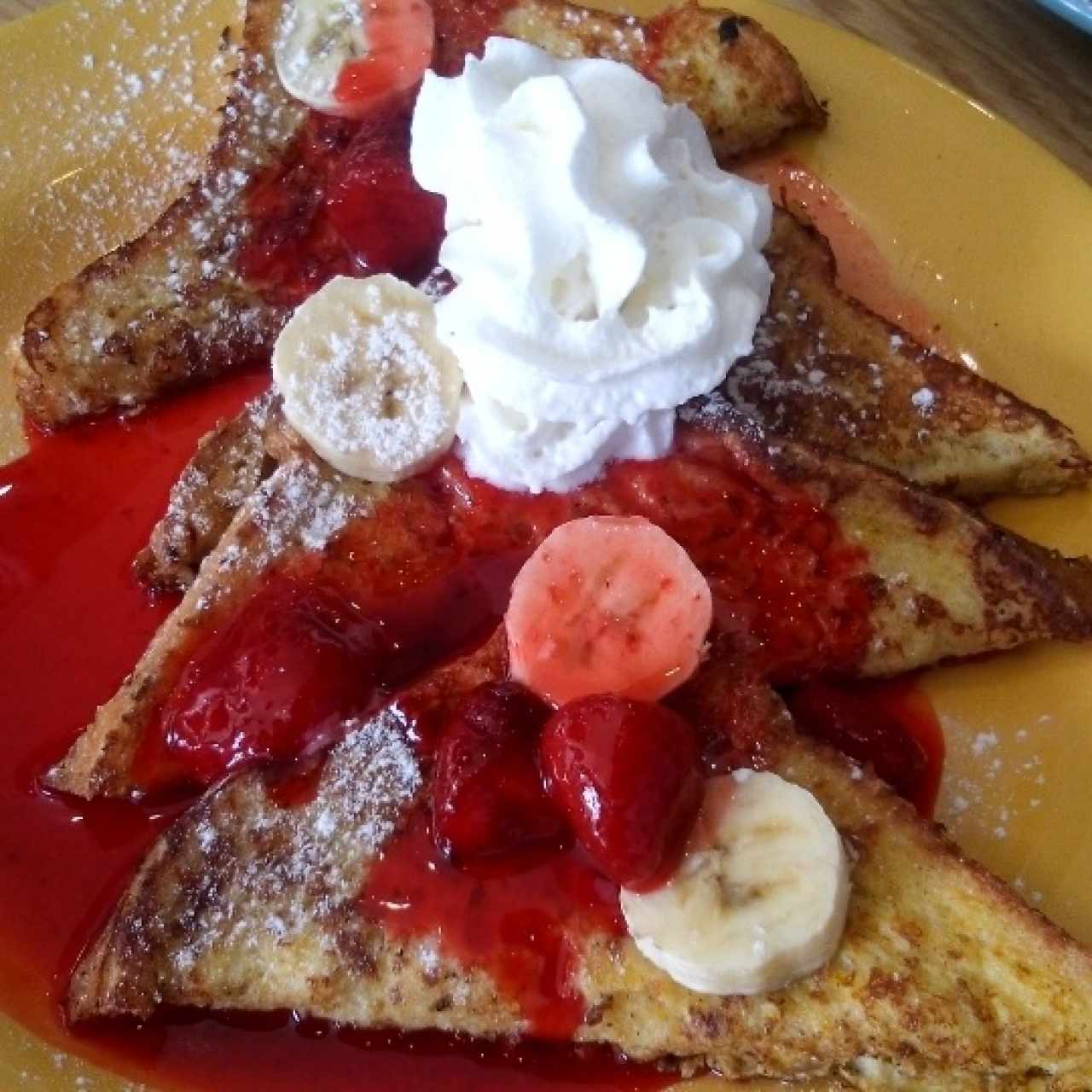 Tostadas francesas con fresas y banana!