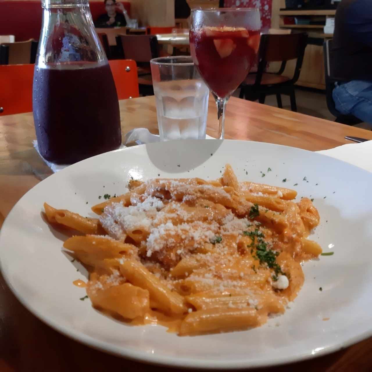 pasta con salmón en salsa rosada