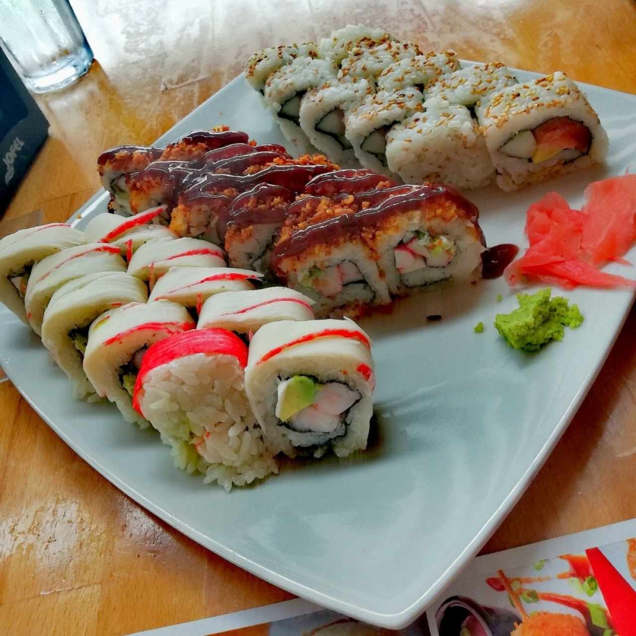 California con Salmón + Kronchi Roll + Express Roll