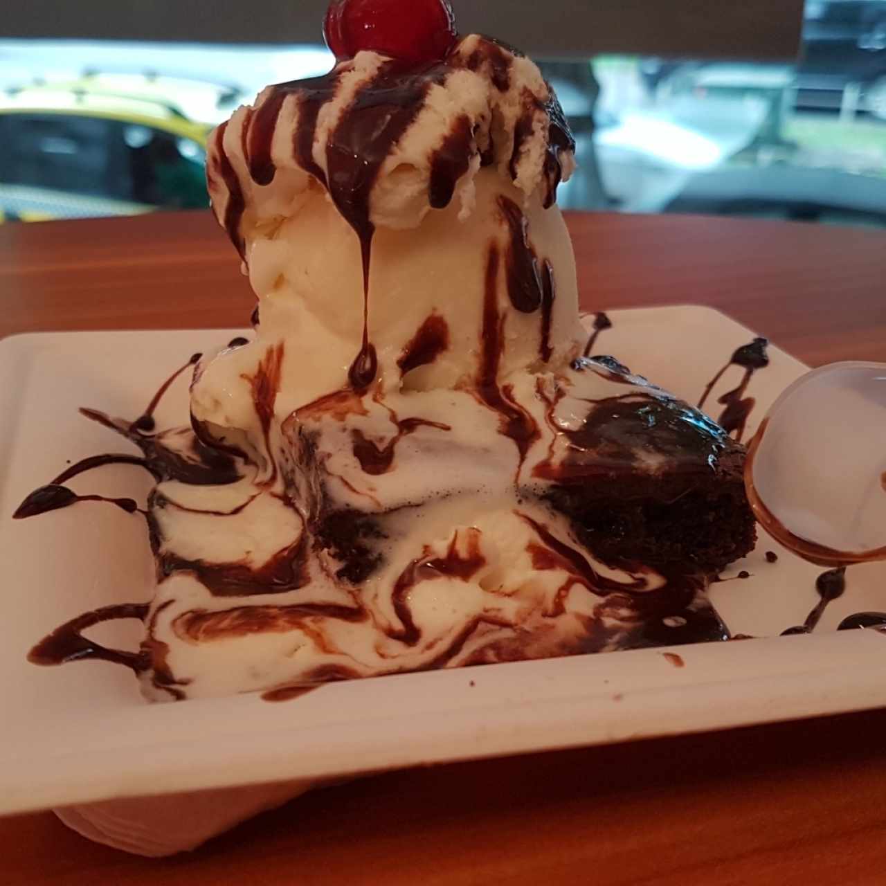 Brownie con helado