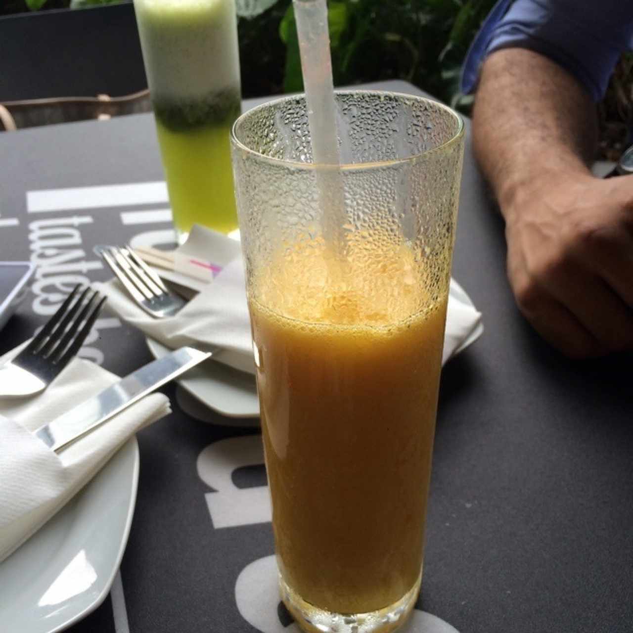 Licuado de maracuya y Limonada con hierbabuena