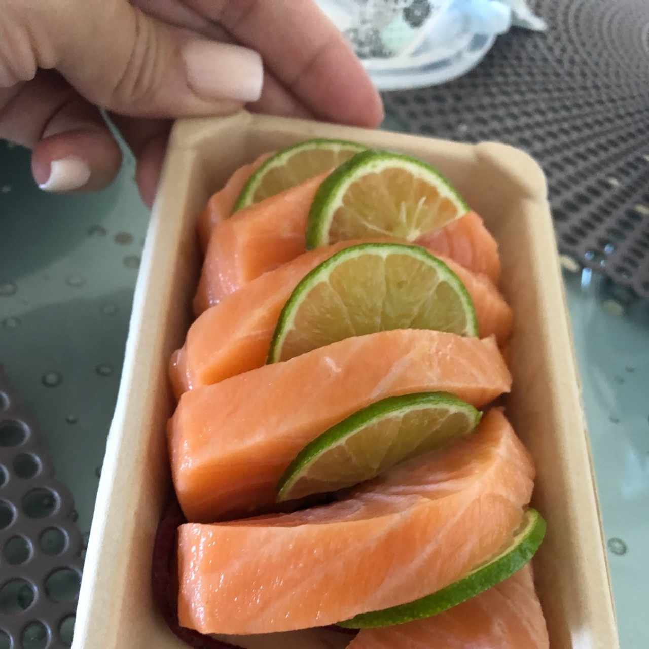 Sashimi de atún o salmón