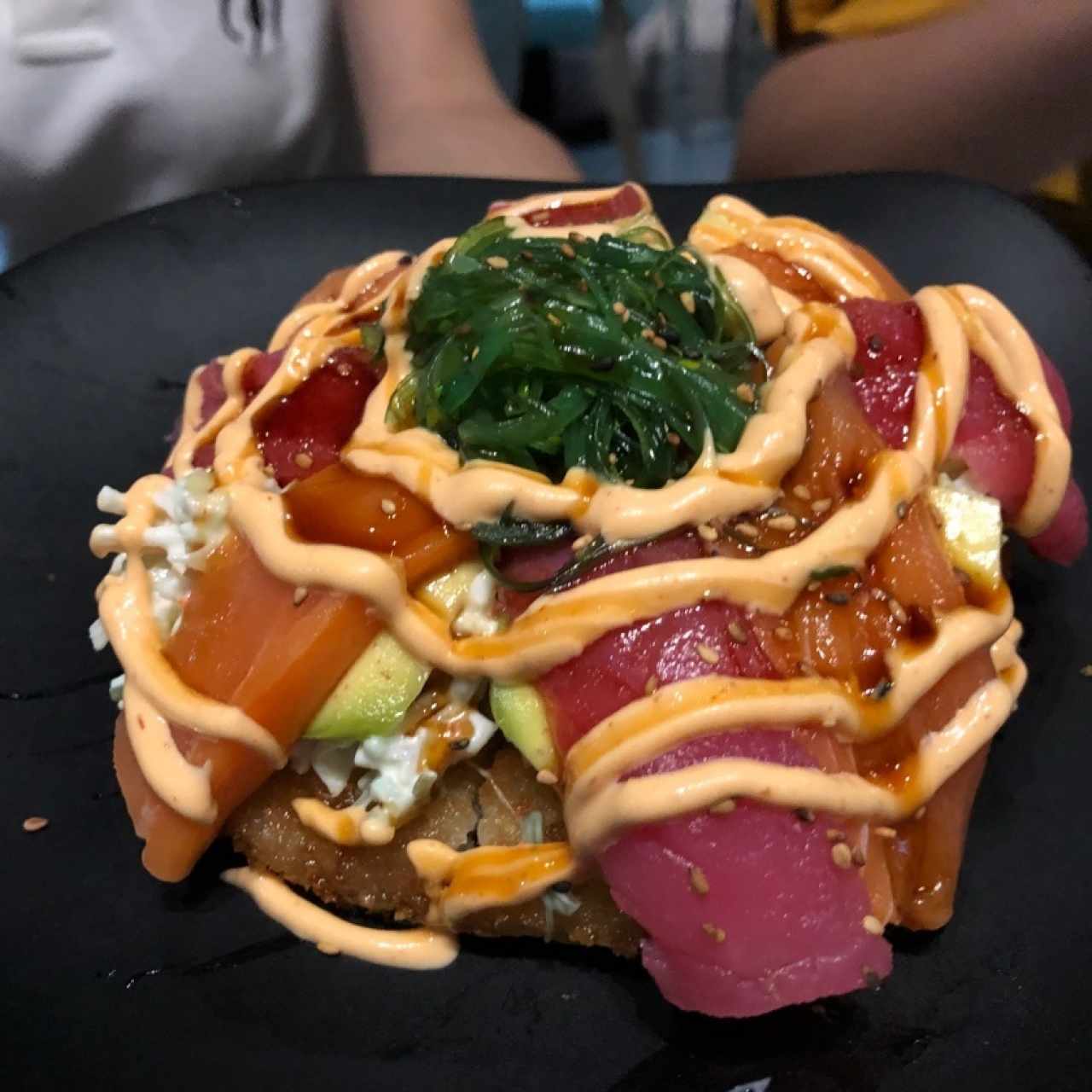 Sushi pizza atún