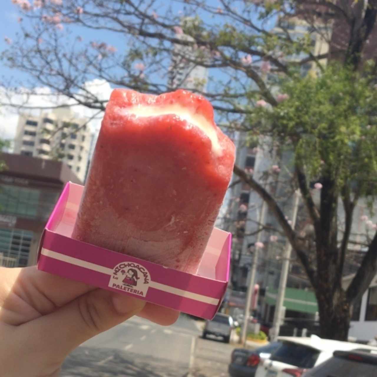 Paleta rellena sabor fresa :) 