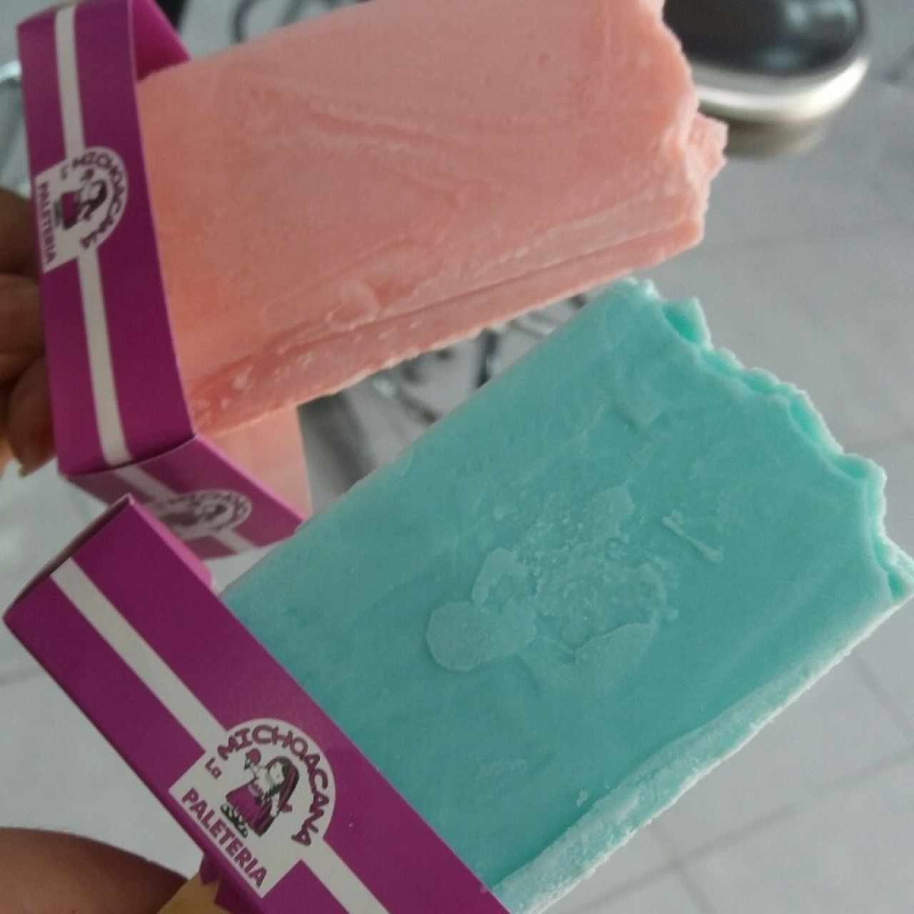 Paletas de algodón de azucar y chicle