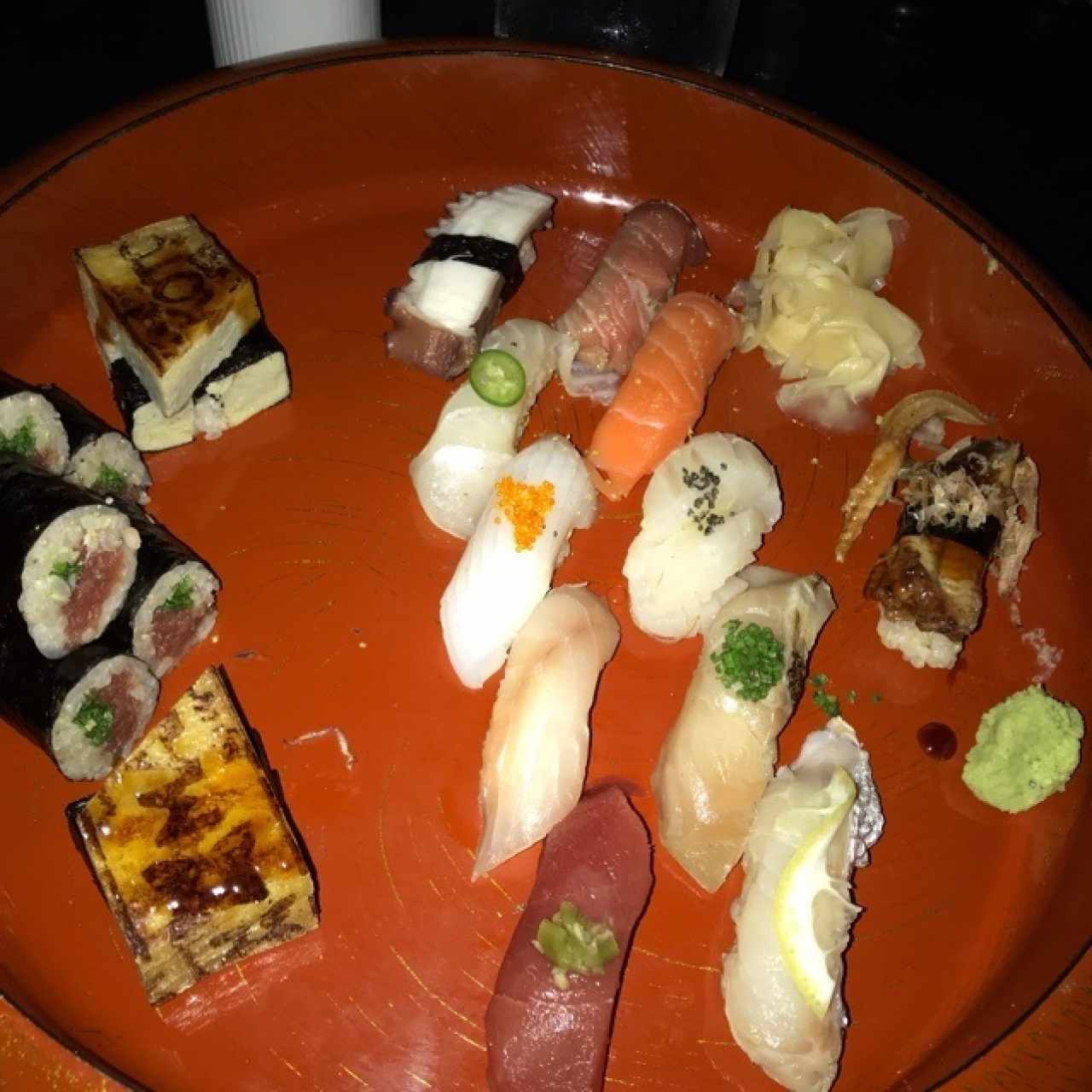 CHEF'S COMBINATIONS - SUSHI SAMPLER