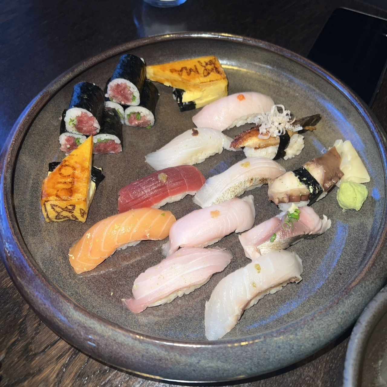 CHEF'S COMBINATIONS - SUSHI SAMPLER