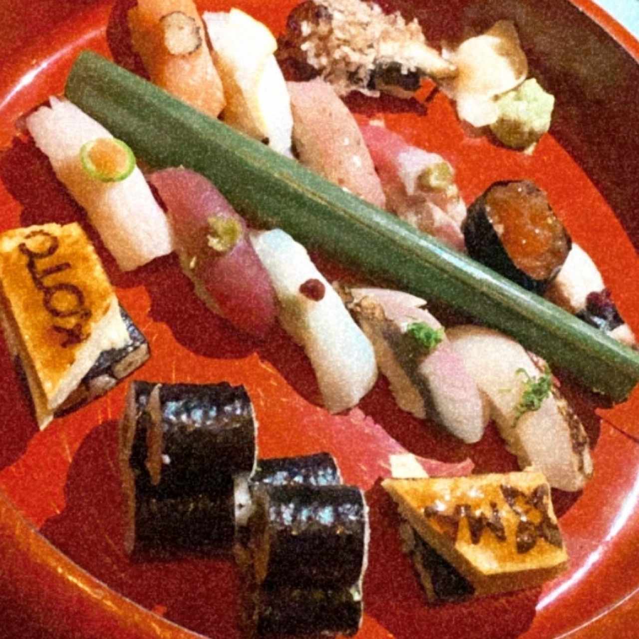 CHEF'S COMBINATIONS - SUSHI SAMPLER