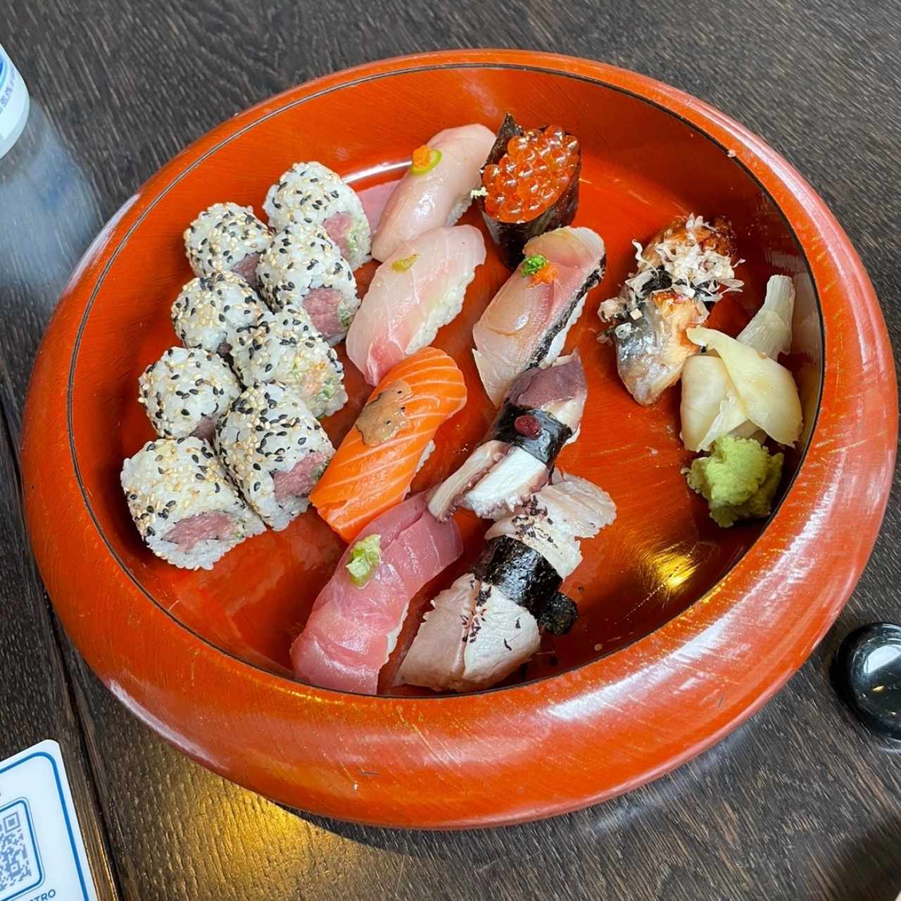 CHEF'S COMBINATIONS - SUSHI SAMPLER