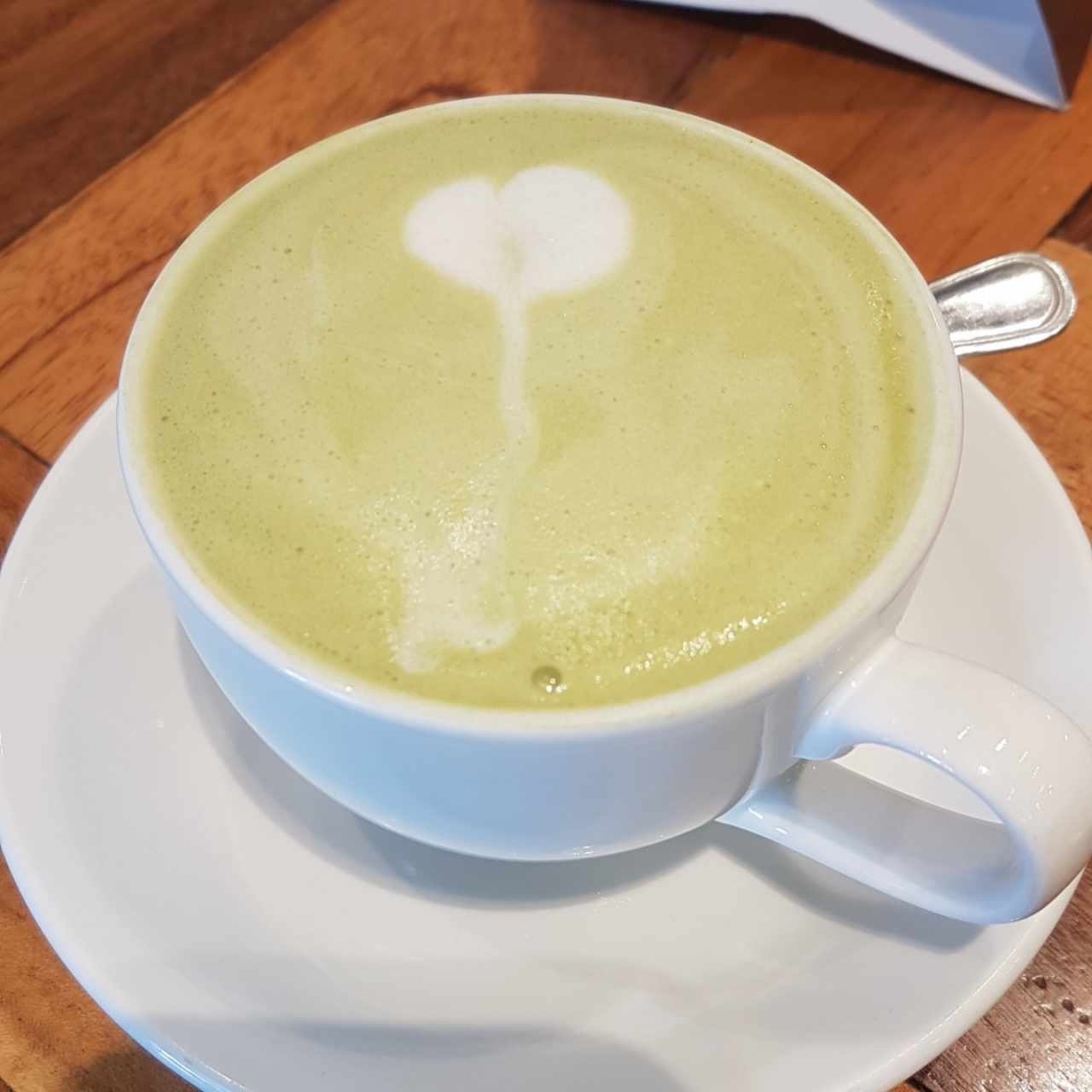 Matcha latte con leche de almendras