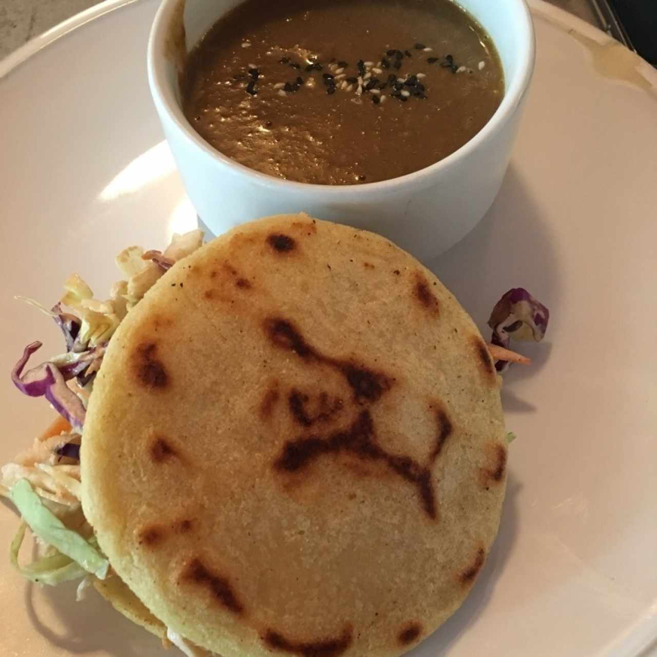 arepa de pollo con sopa de lentejas