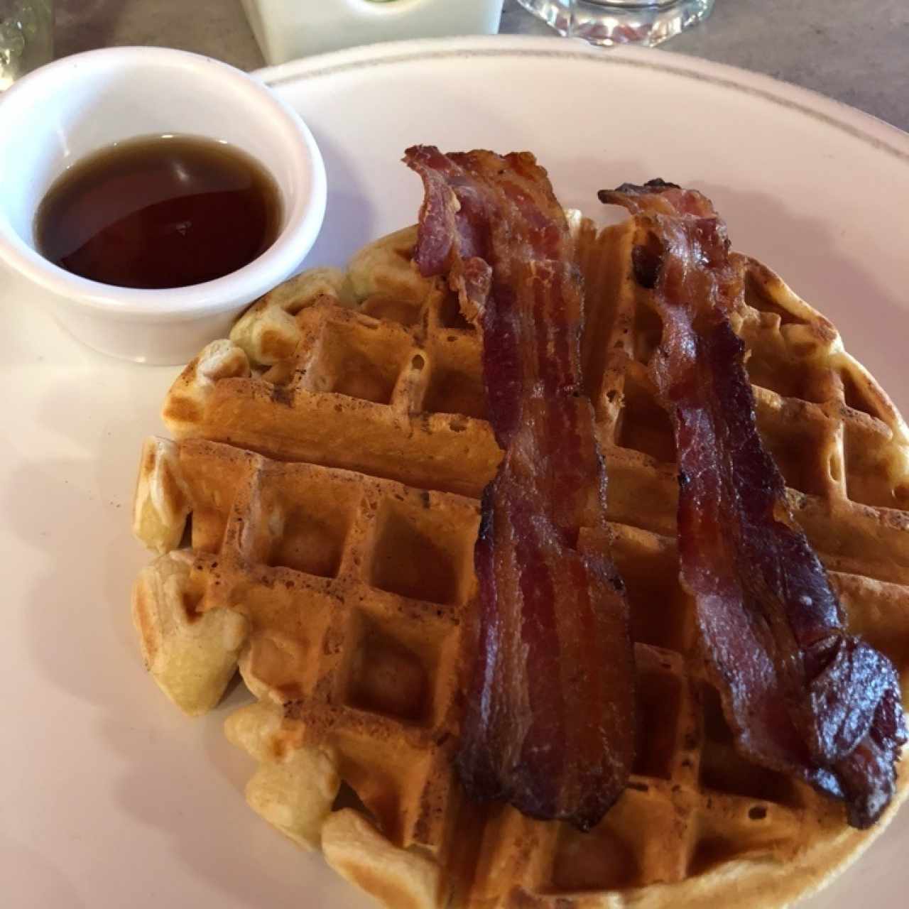 waffle GF con bacon