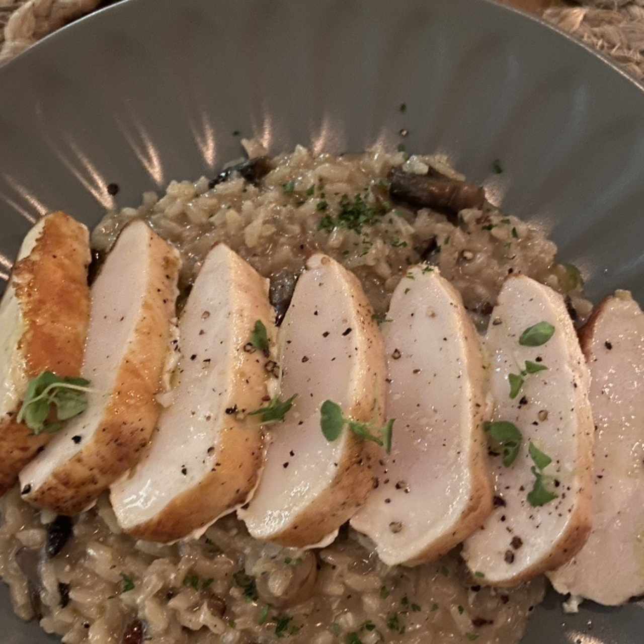 Atún Blanco sobre risotto de hongos