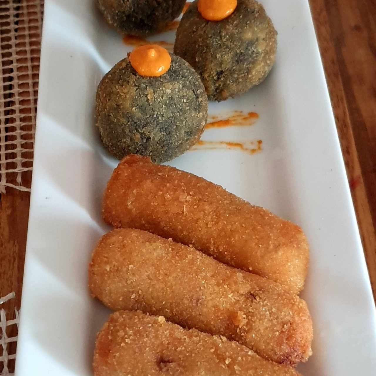 croquetas de pulpo y de jamón 