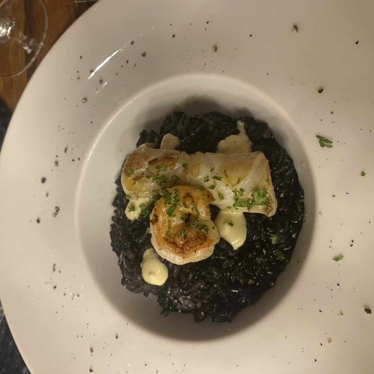 Arroz negro de mariscos con all i oli