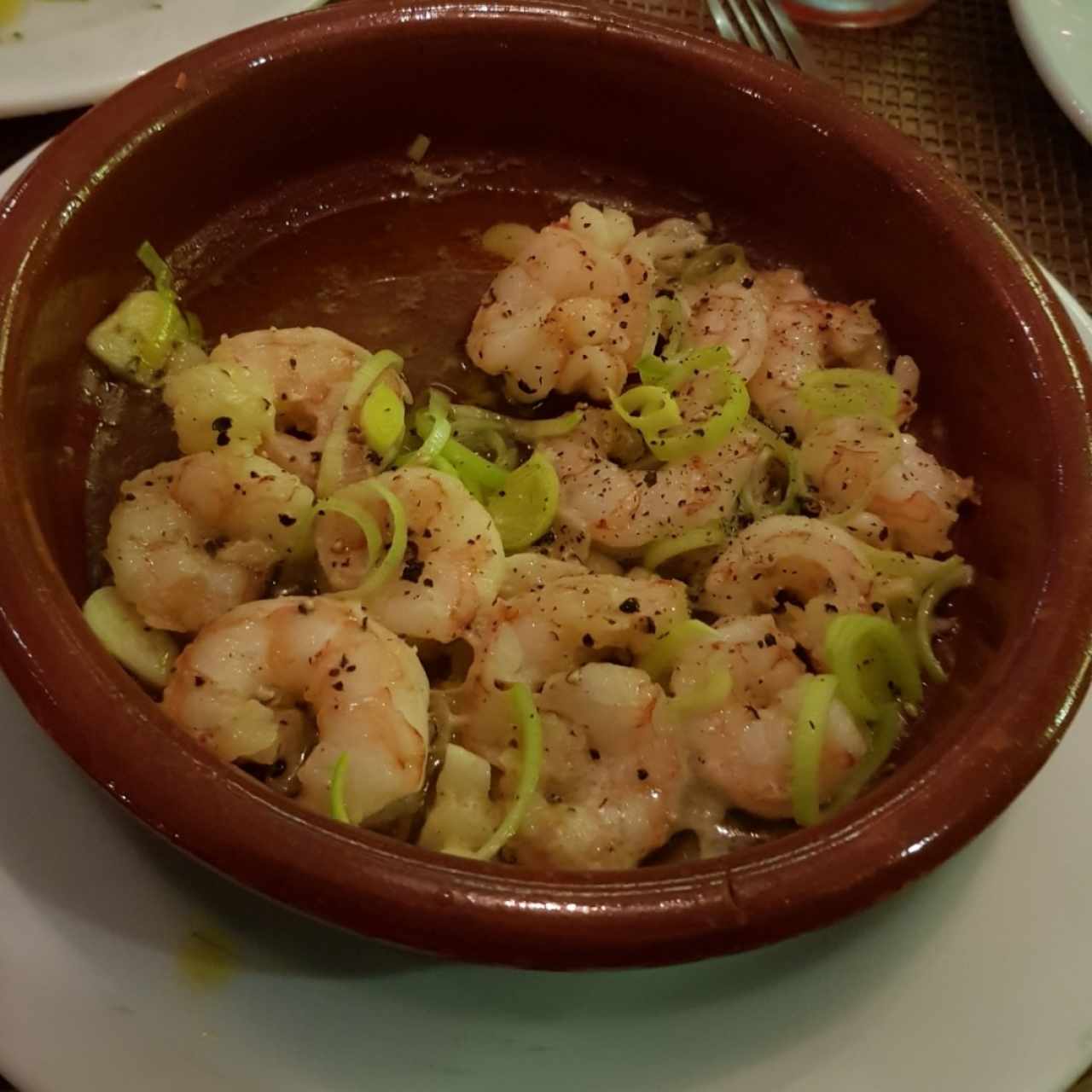 Camarones al ajillo