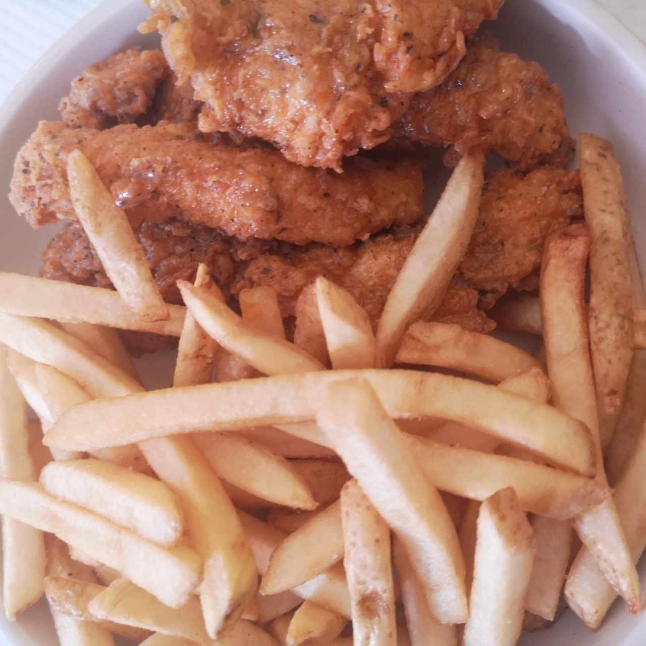 Chicken Fingers con papas