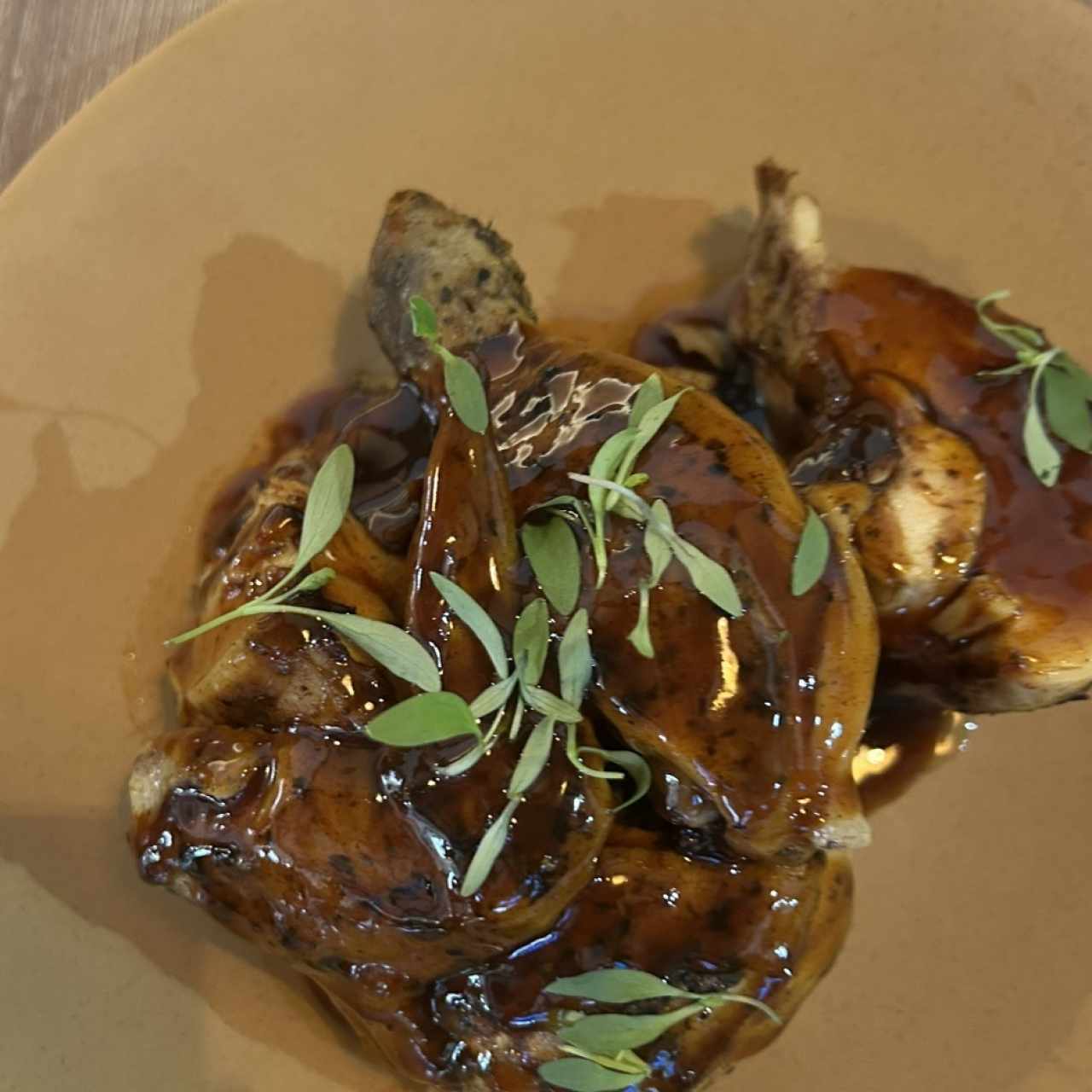 Porciones Grandes - Jerk Chicken Platter+Acompañamiento