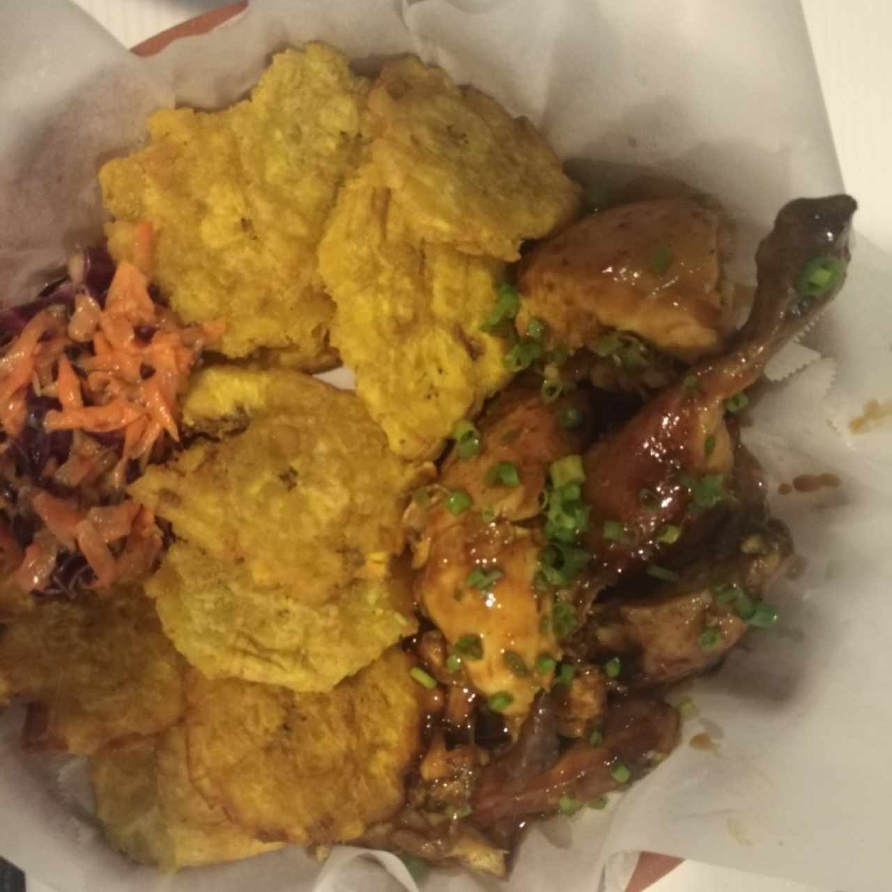 Jerk Chicken con Patacones