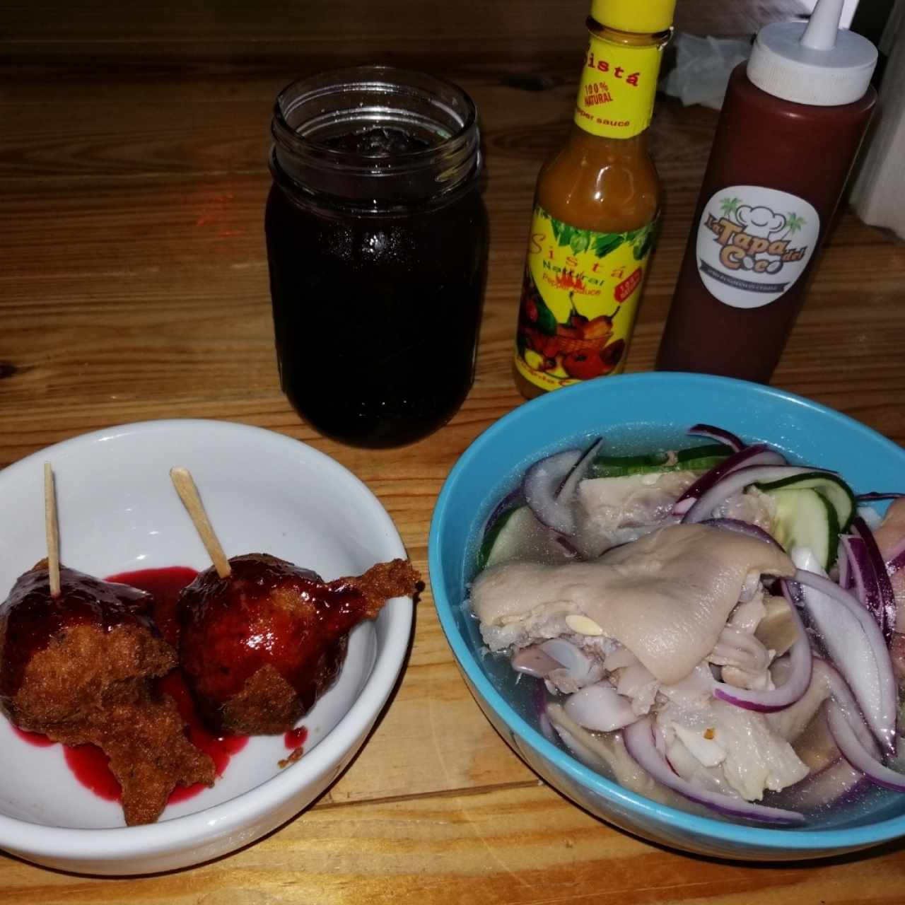 Croquetas de Bacalao, Saus y refrescante bebida de saril con genjibre.