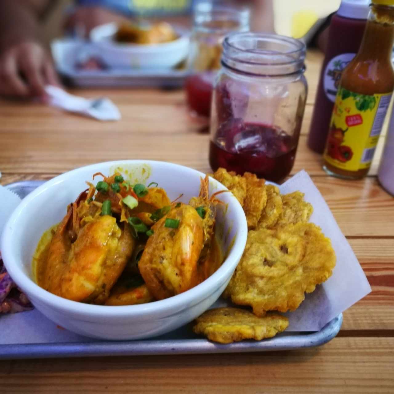 Langostinos con coco y patacones