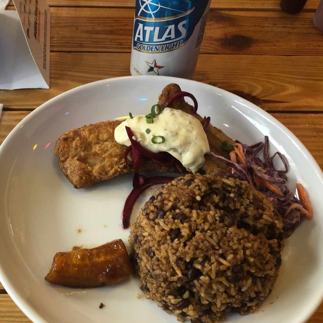 pesca del dia , arroz con coco y frijol chiricano 