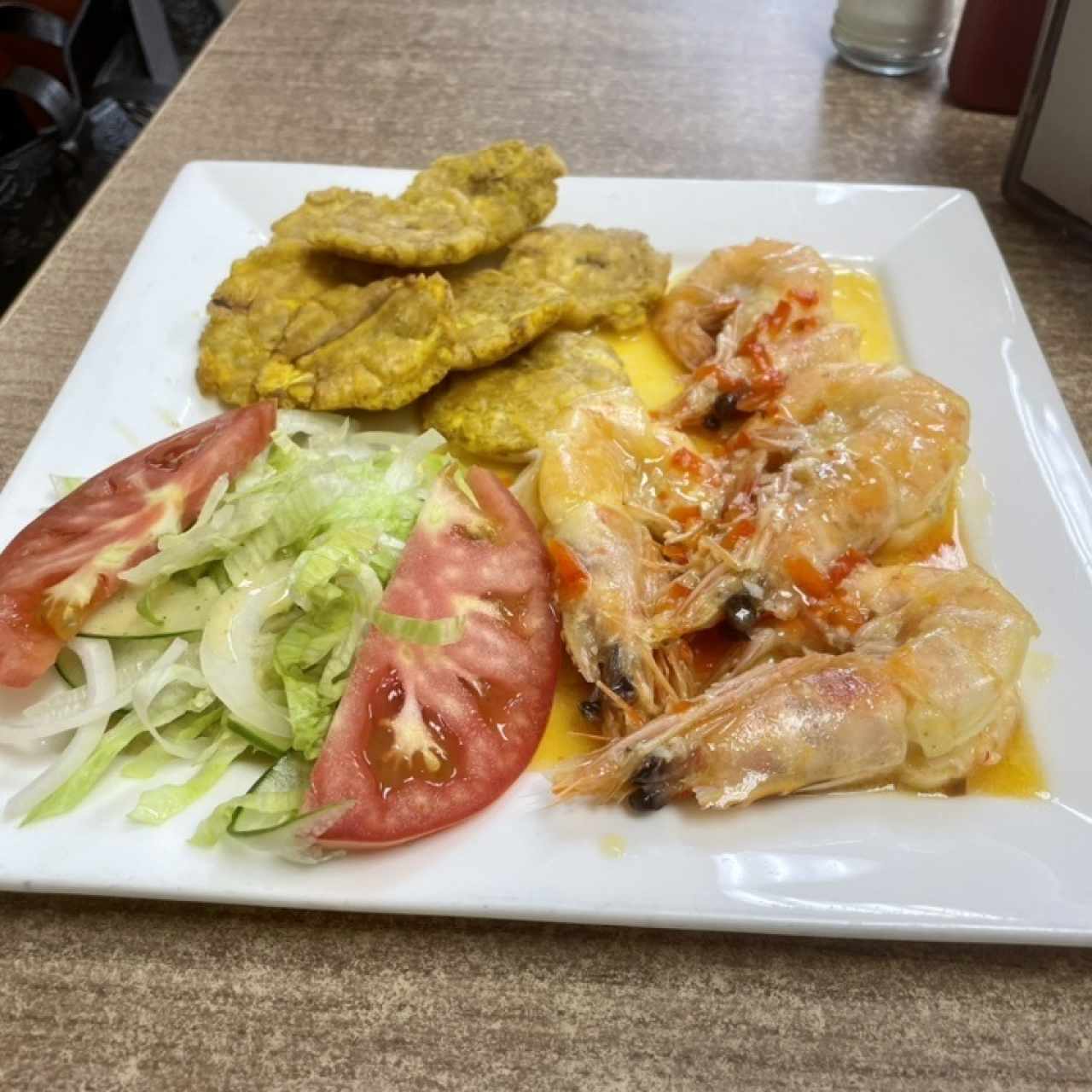 Langostinos con patacones 