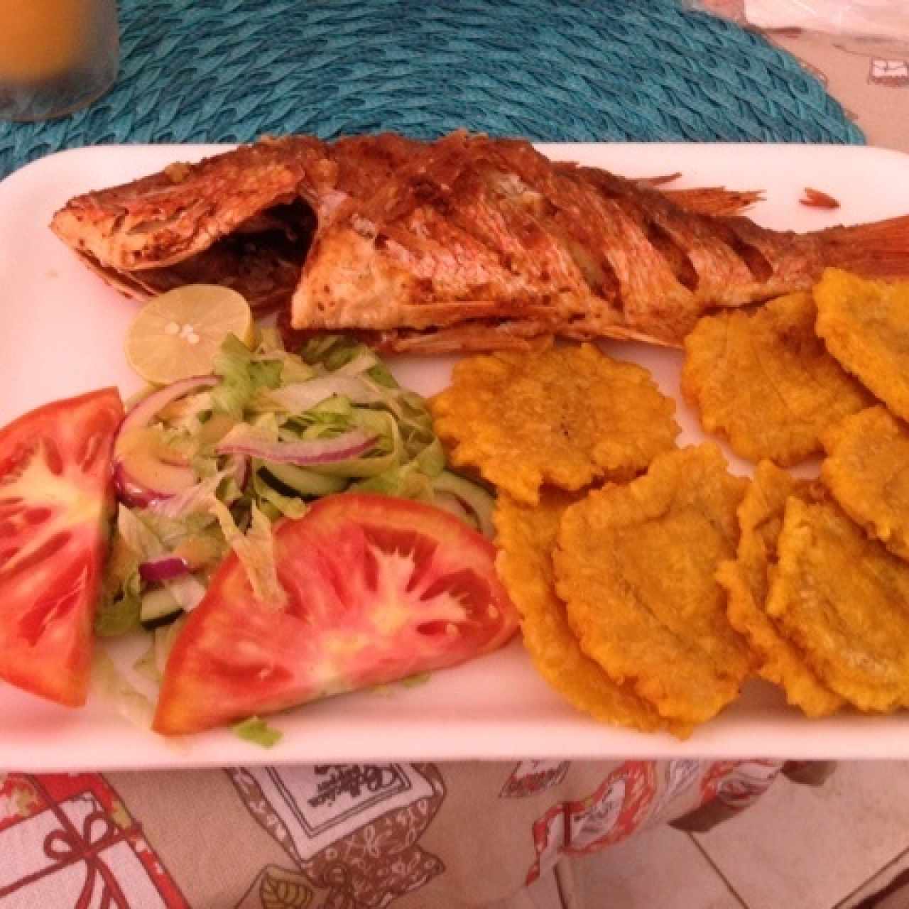 pargo frito con patacones