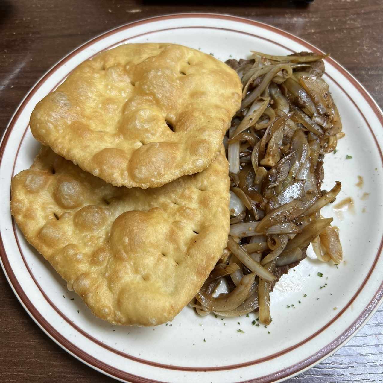 Bistec encebollado