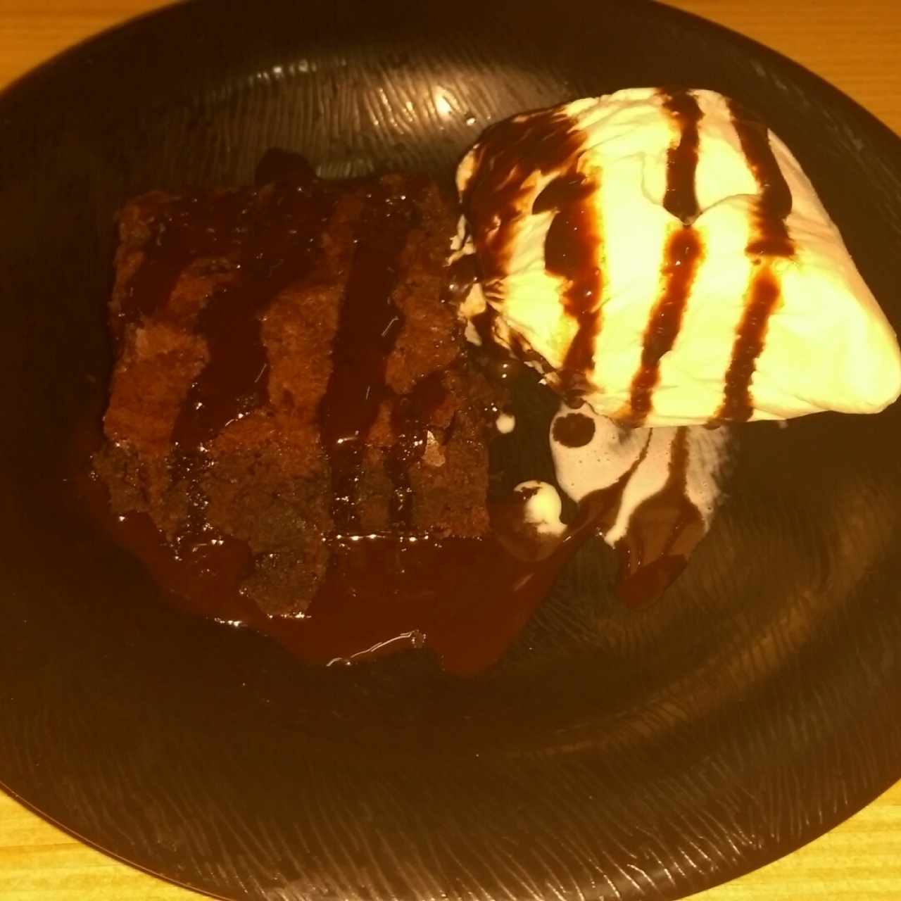 brownie con helado