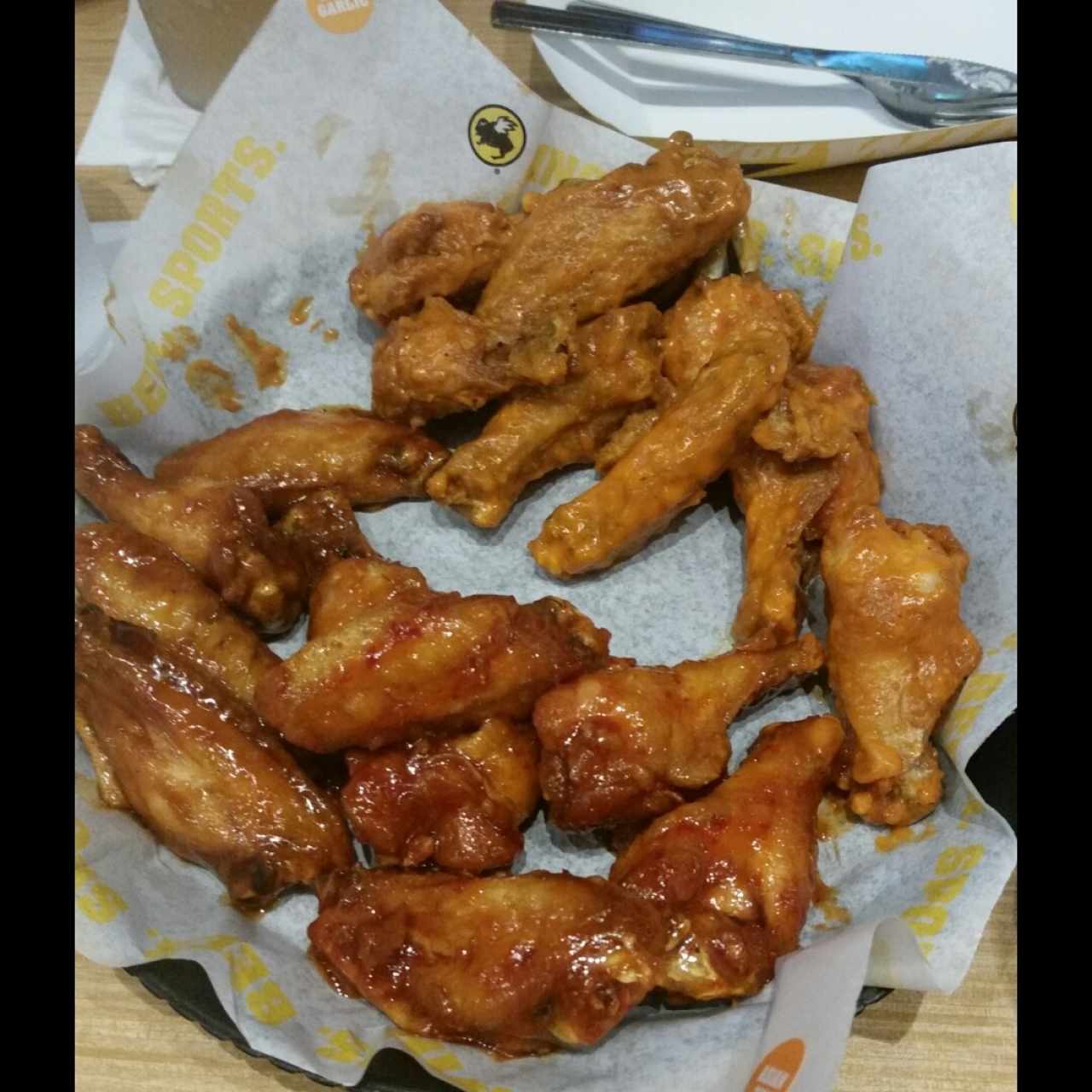 large wings (spicy garlic, hot, mango habanero) 