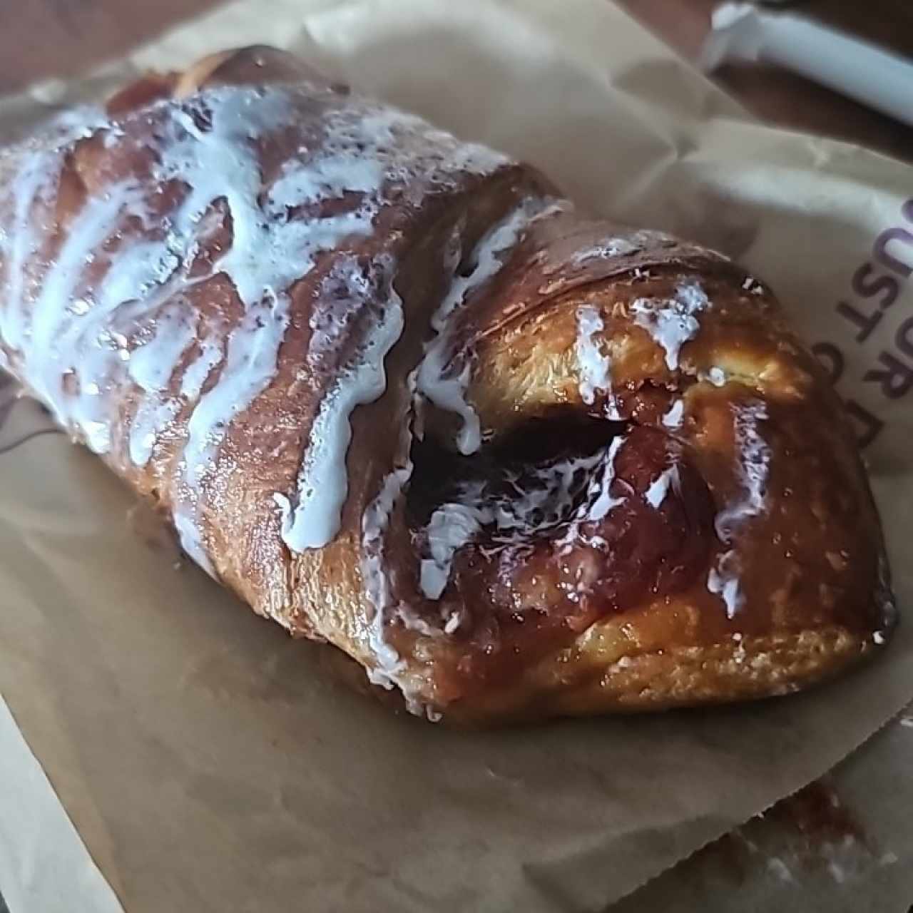 Croissant de Queso Crema y Guayaba