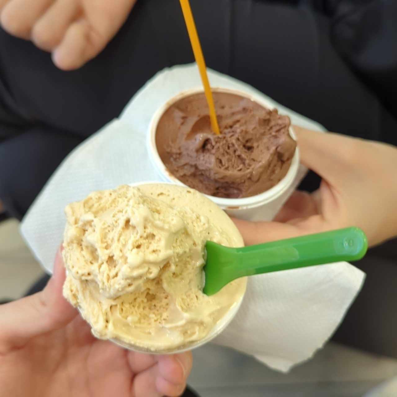 helado de dulce de leche y chocolate