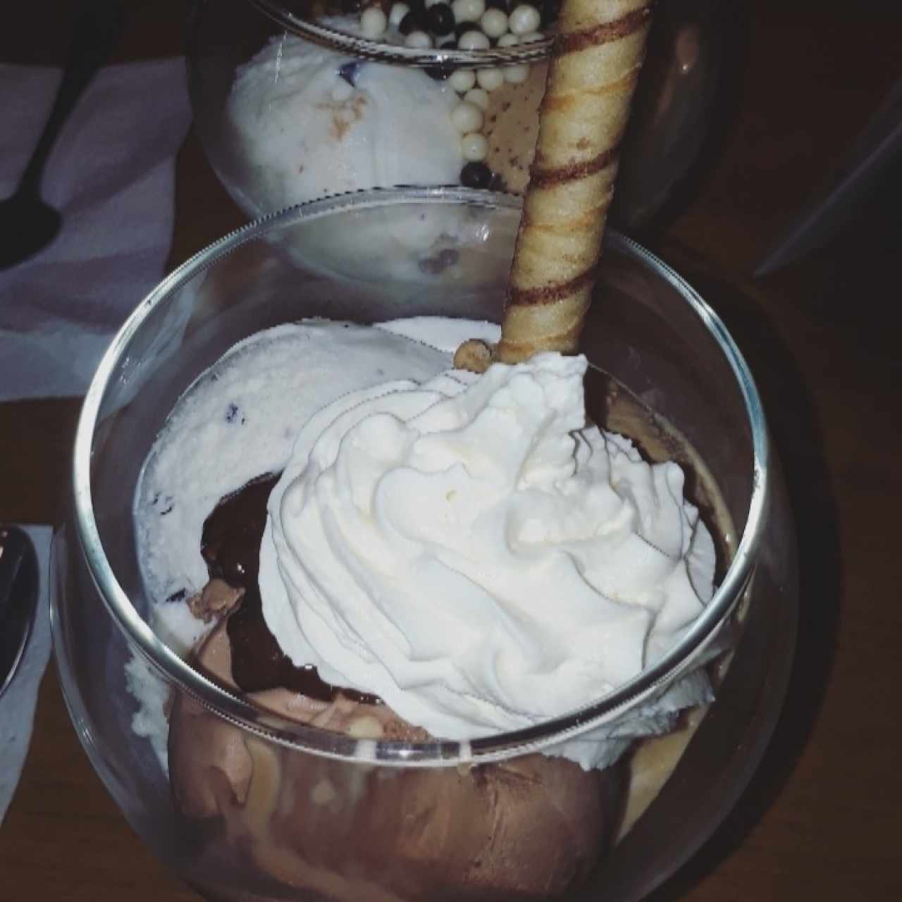 helado de stracciatella, Rocher, Brownie con caramelo