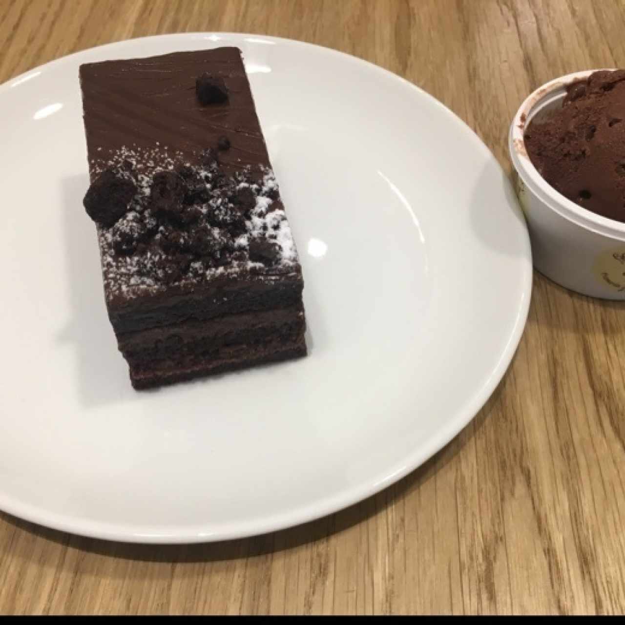 choco cake con helado ferrero rocher