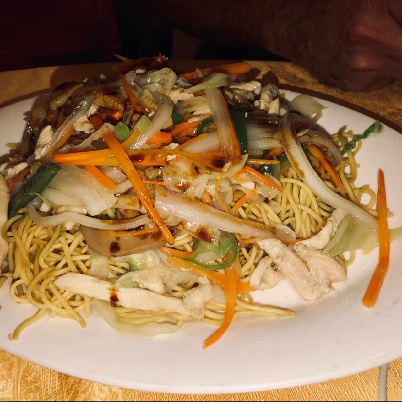 Media orden de Chow Mein de Pollo