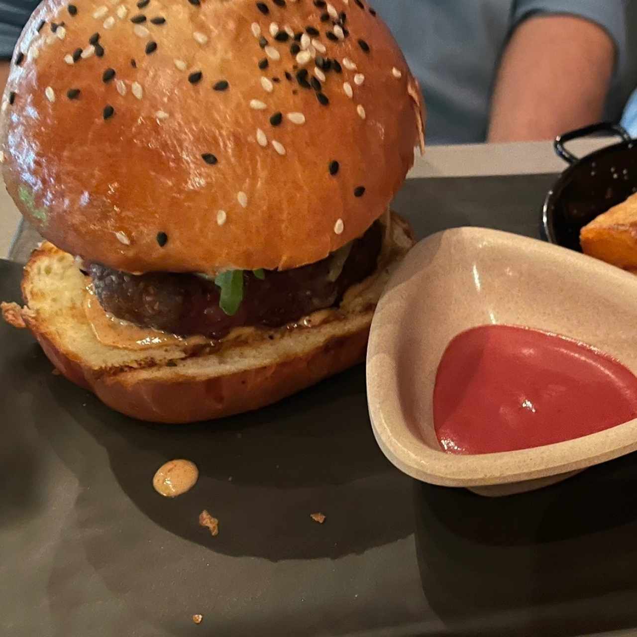 HAMBURGUESA LAZOTEA + CERVEZA PERICO MAÑOSO