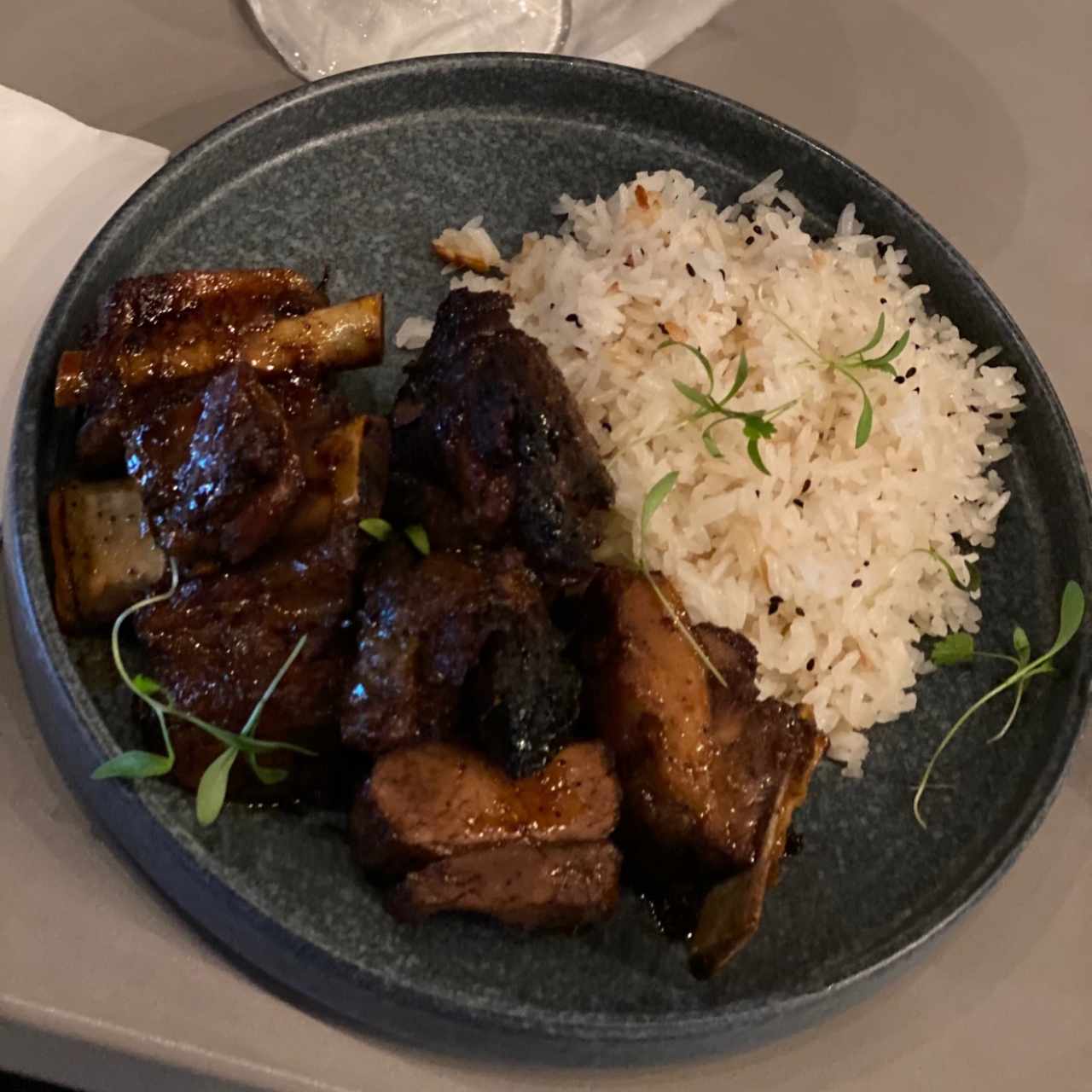 Costillas de Cerdo Glaseadas en Teriyaki de Maracuyá