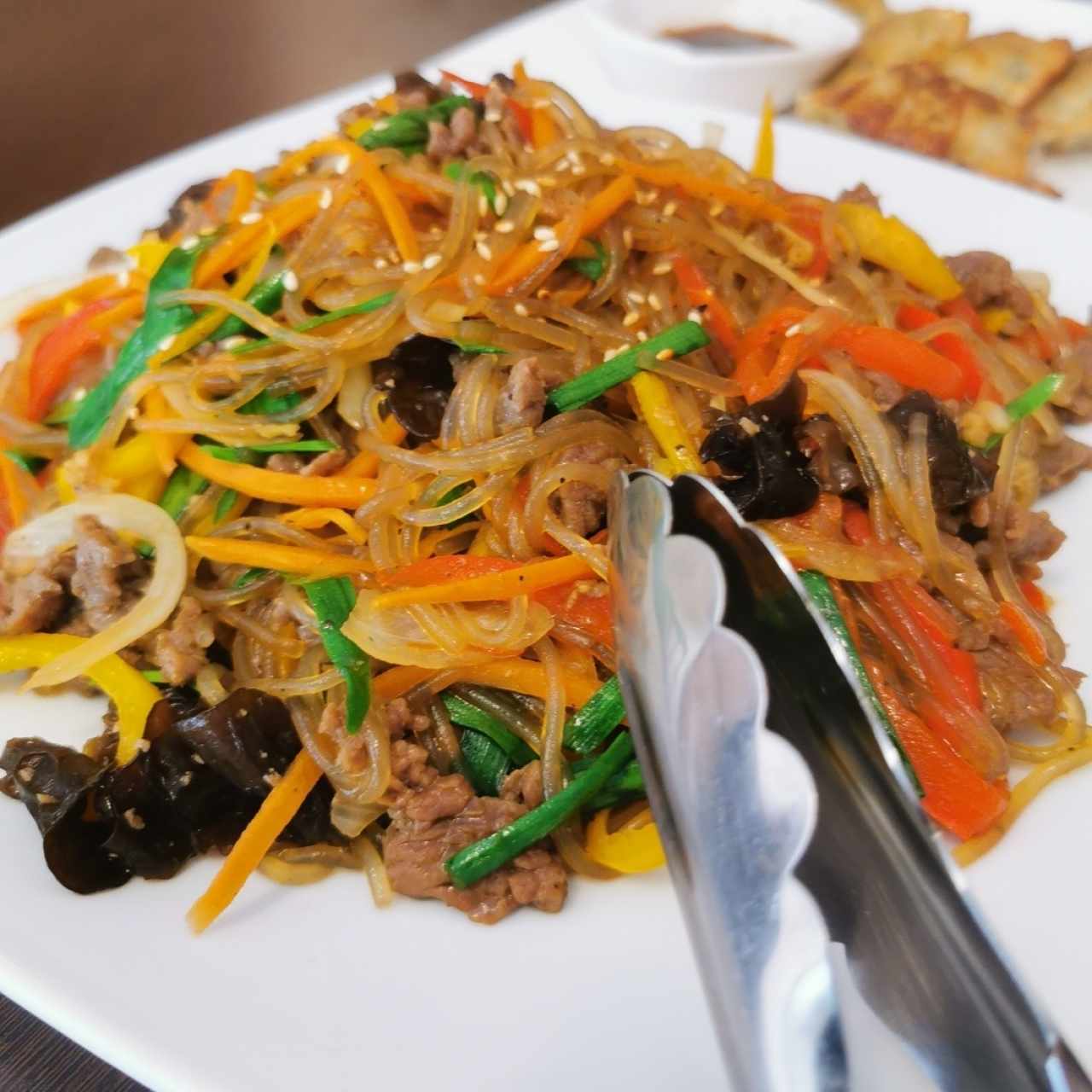 JAPCHAE (Fideos coreanos) de carne de res y vegetales