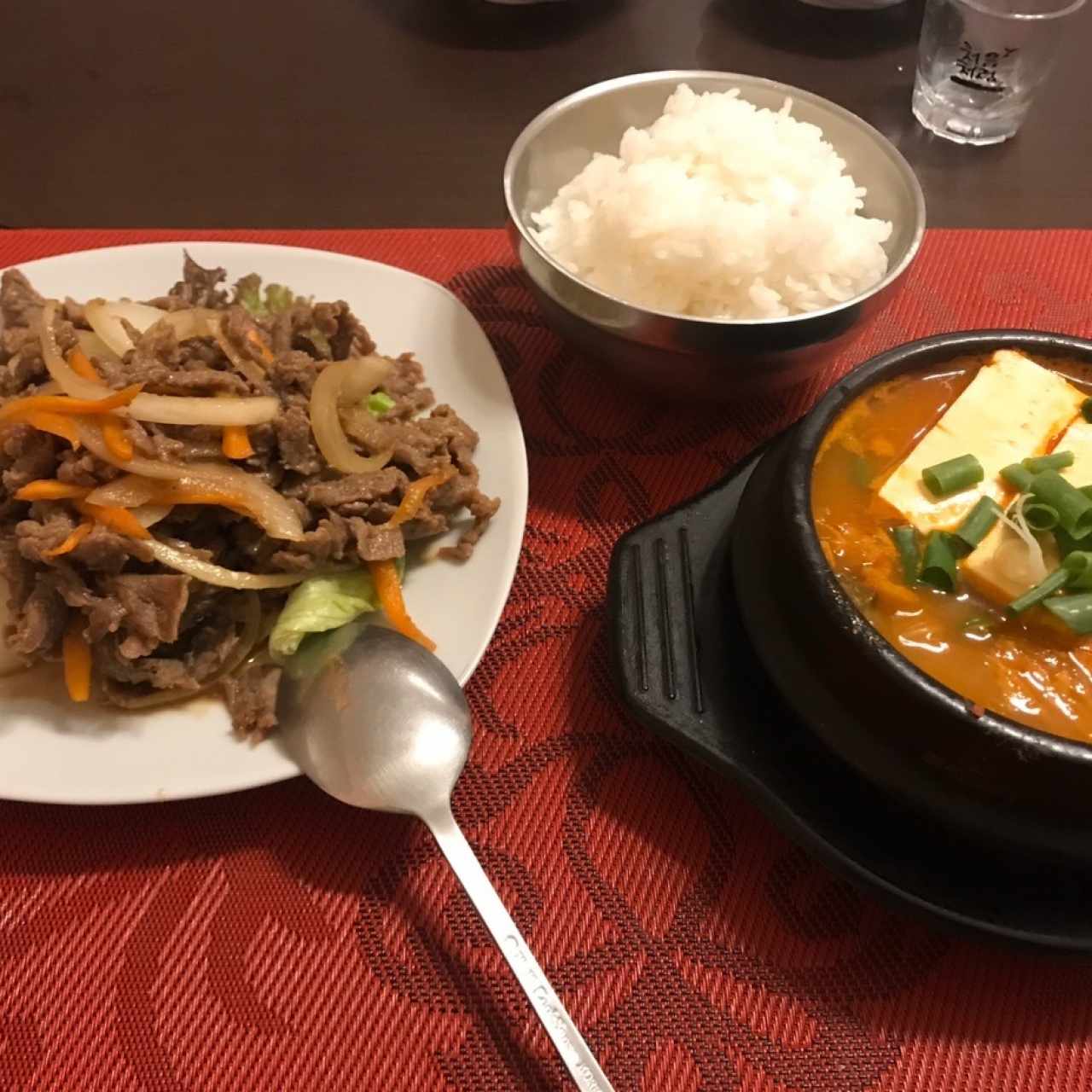 Combo Bugolgi con Kimchi Jjigae