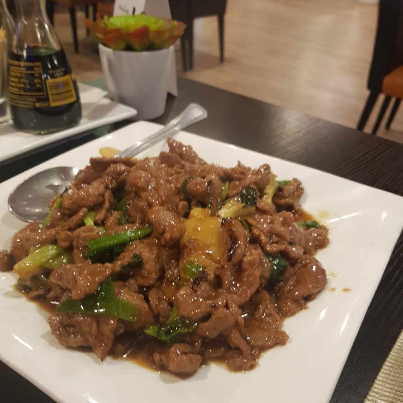 Tiritas de carne salteadas estilo Szechuan