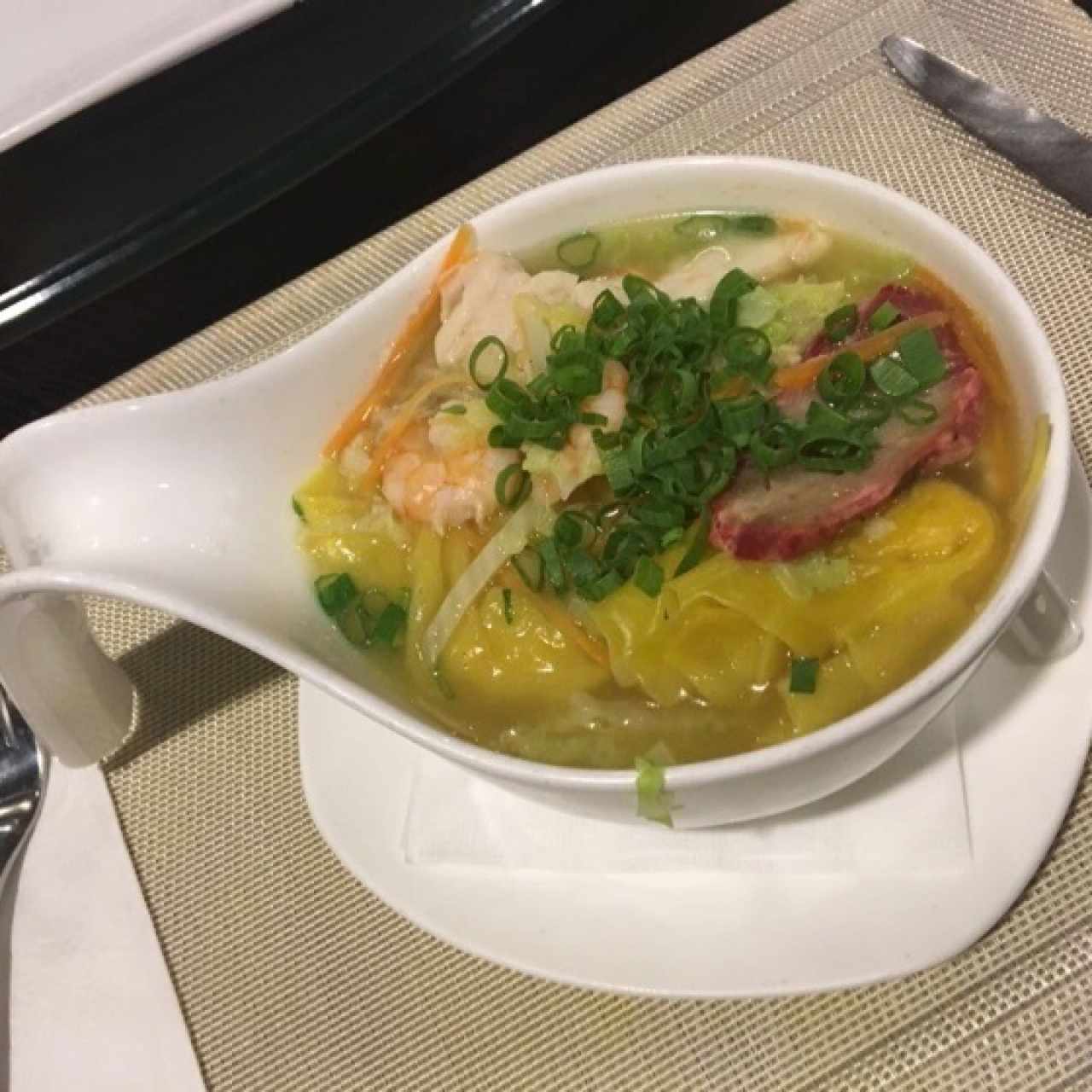 Sopa de wanton mein