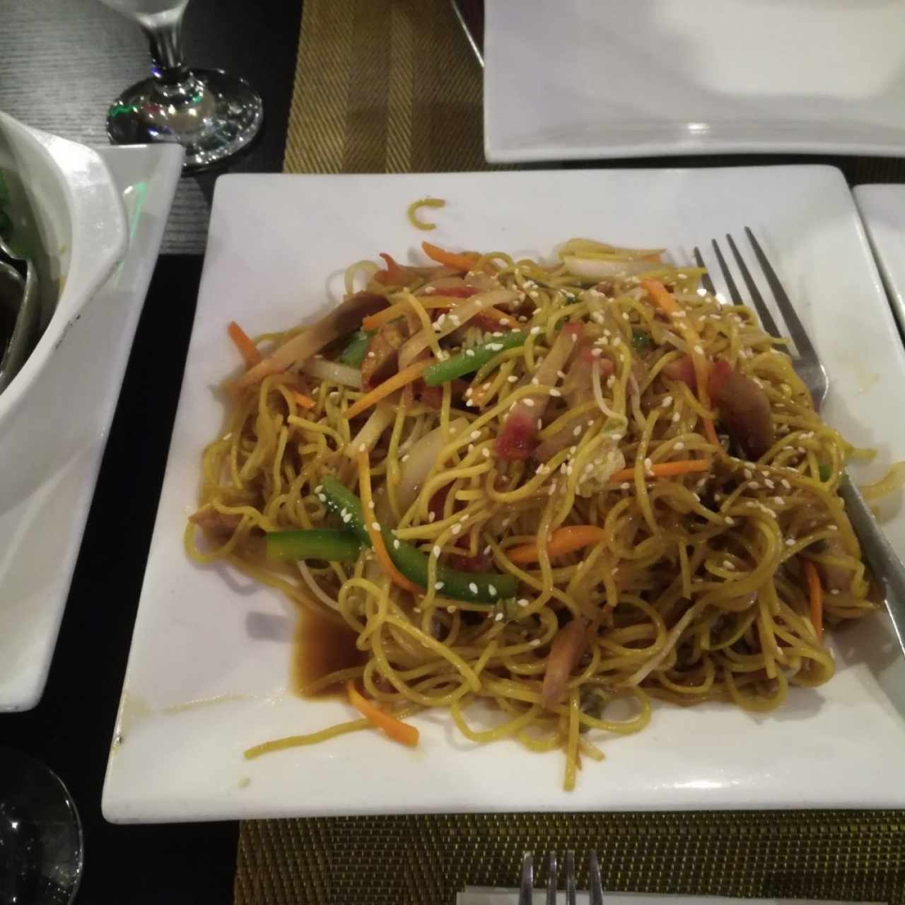 Chow Mein con puerco asado