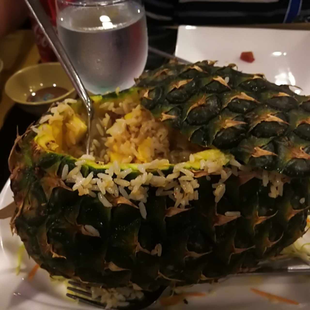 Arroz frito en piña