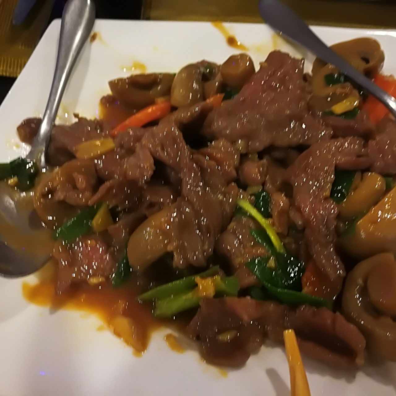 lomo de carne con champiñones