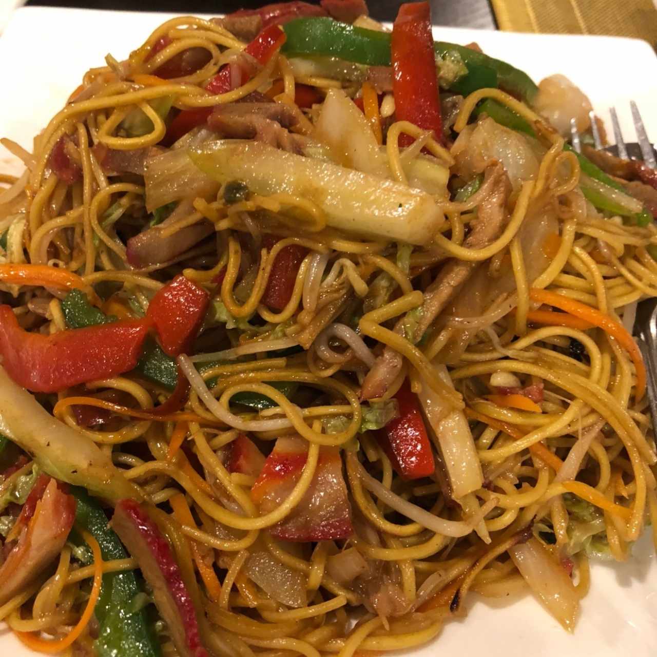 Chow Mein con puerco asado