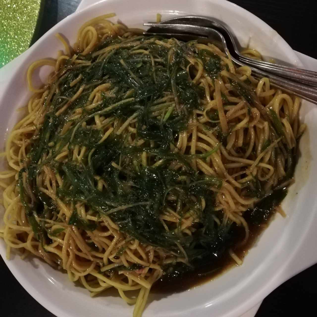 Lo Mein con jengibre y cebollín