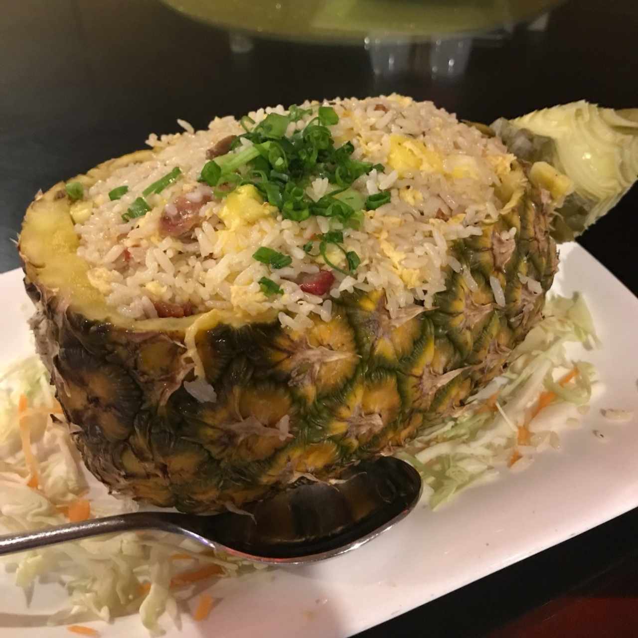 Arroz frito en piña